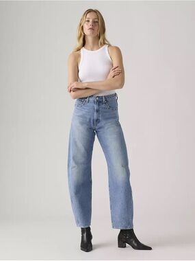LEVI’S CINCH BARREL JEANS.